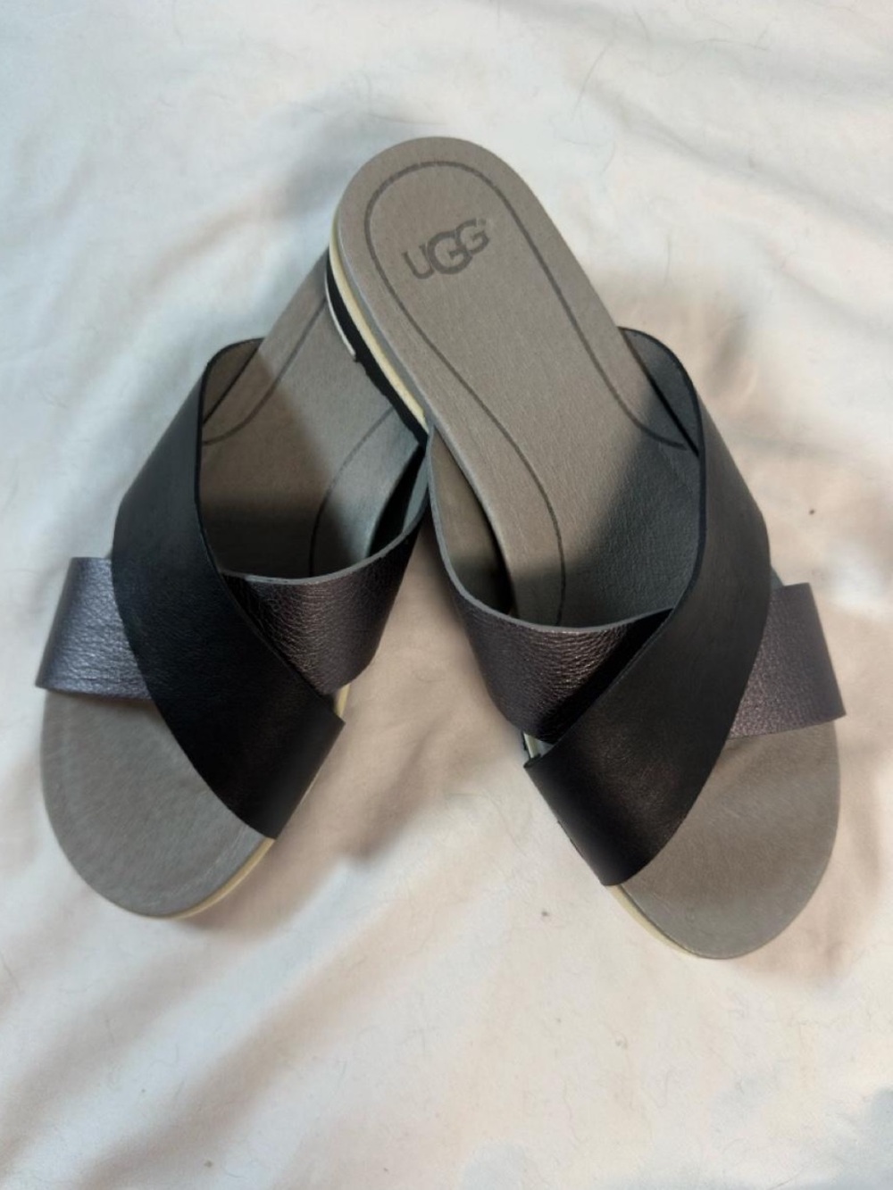 UGG Kari Sandals Black & White Crisscross Leather Slides Size 7